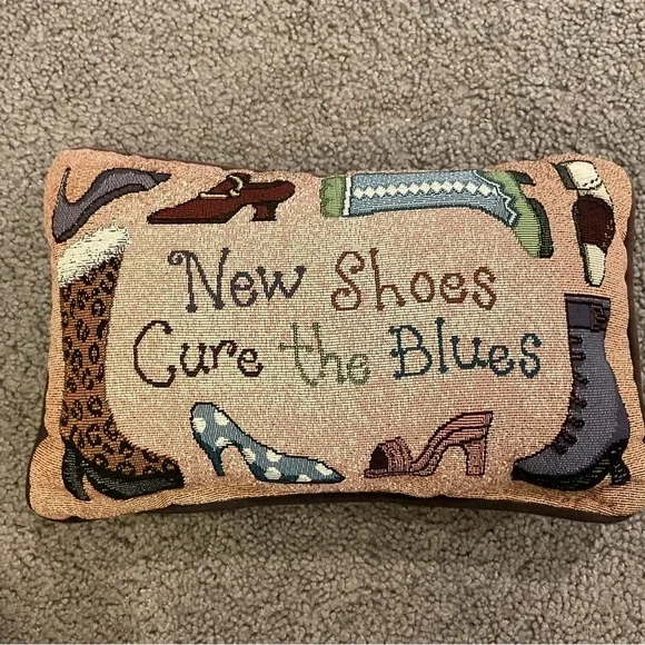 NEW Vintage ‘New Shoes Cure The Blues’ Vintage Decorative Bed Chair Dress Pillow - Picture 3 of 6